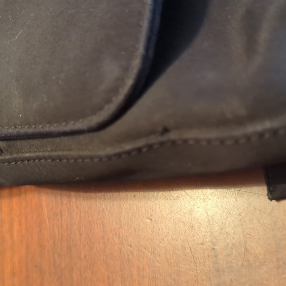 Nine West Vintage Black Cross Body with adjustable strap and phone holder - Picture 3 of 9